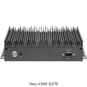 Neu-X300-Q370 Fanless Edge Embedded Computing System, support i3/i5/i7 Core 8th Gen. CPUs , up to 32GB SO-DIMM DDR4, M.2 2280 M-Key SSD, TPM2.0, 3xHDMI, 2xGbE LAN, 1xCOM, 4xUSB 3.0, M.2 2230 M-Key for WiFi, 12V DC-in with external power adapter